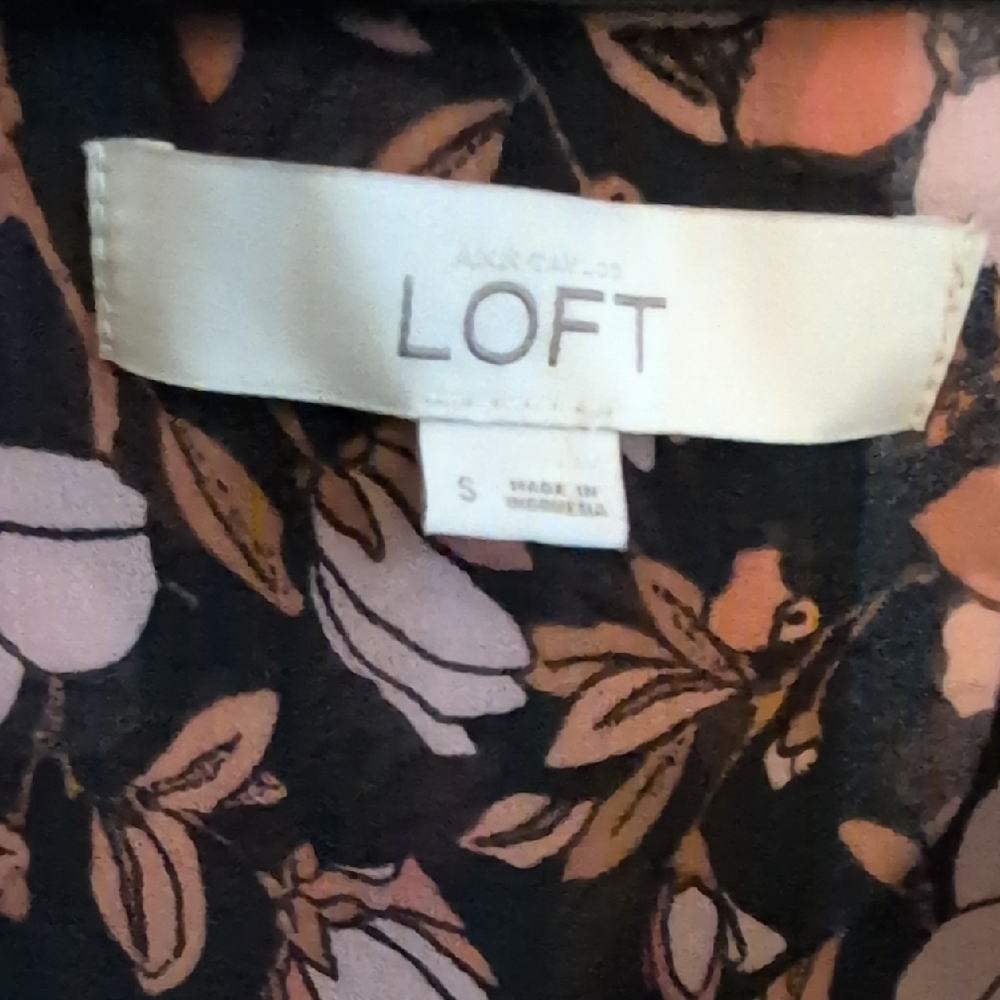 LOFT Black Floral Blouse - Picture 2 of 4